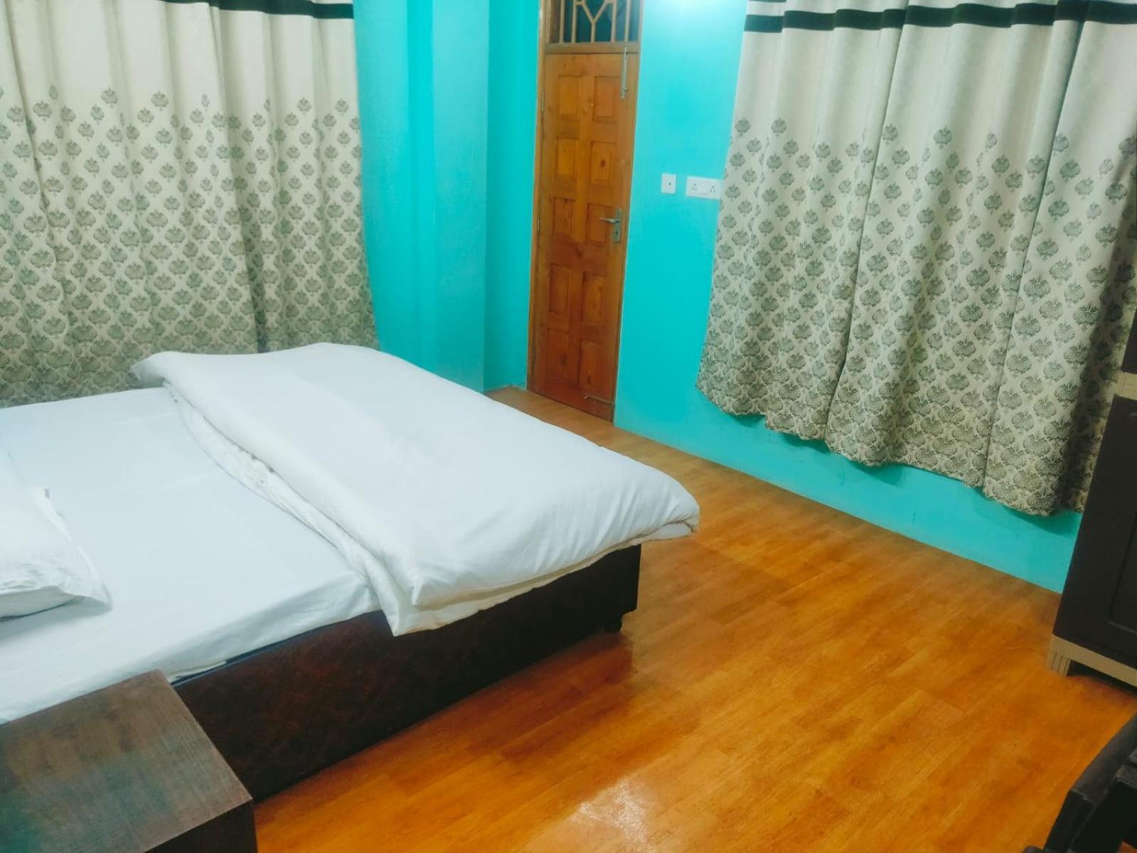 Thakur Apartment Shimla Exteriör bild